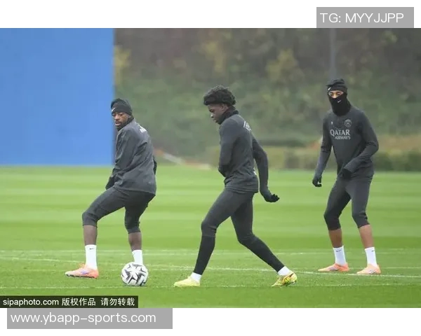 法媒称巴黎将与杜埃内维斯洽谈续约同时推进多名球员合同谈判